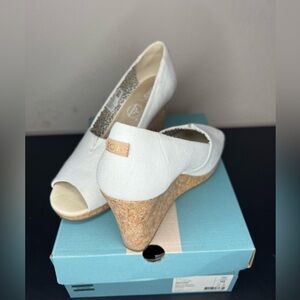 Tom’s Michelle Wedges Natural Slubby Woven Organic Cotton - Women’s Size 10